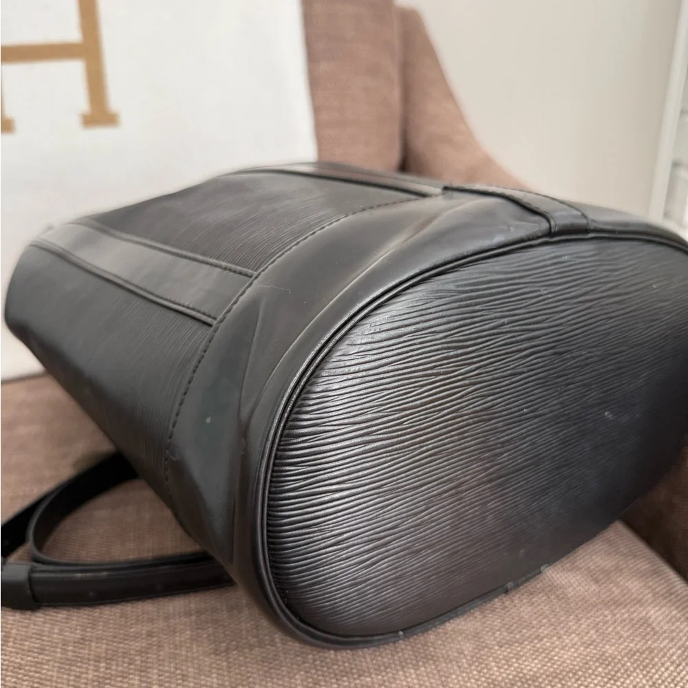 Authentic Louis Vuitton Randonne PM shoulder bag  M52352 black Epi leather